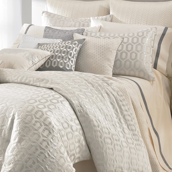 Laundry By Shelli Segal Bedding Glam Cream Silver Jacquard Duvet